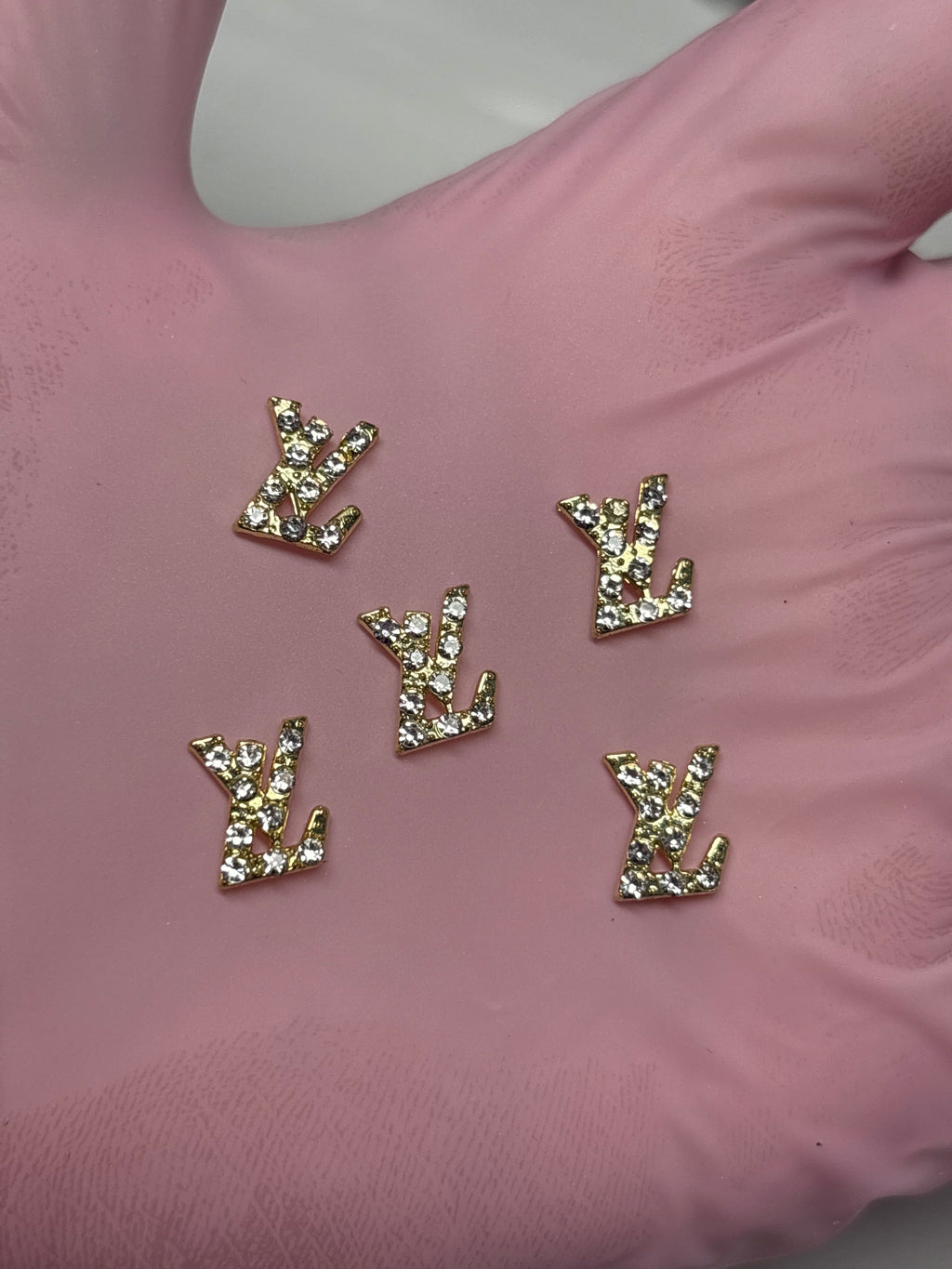 LV gold charm (5pc)