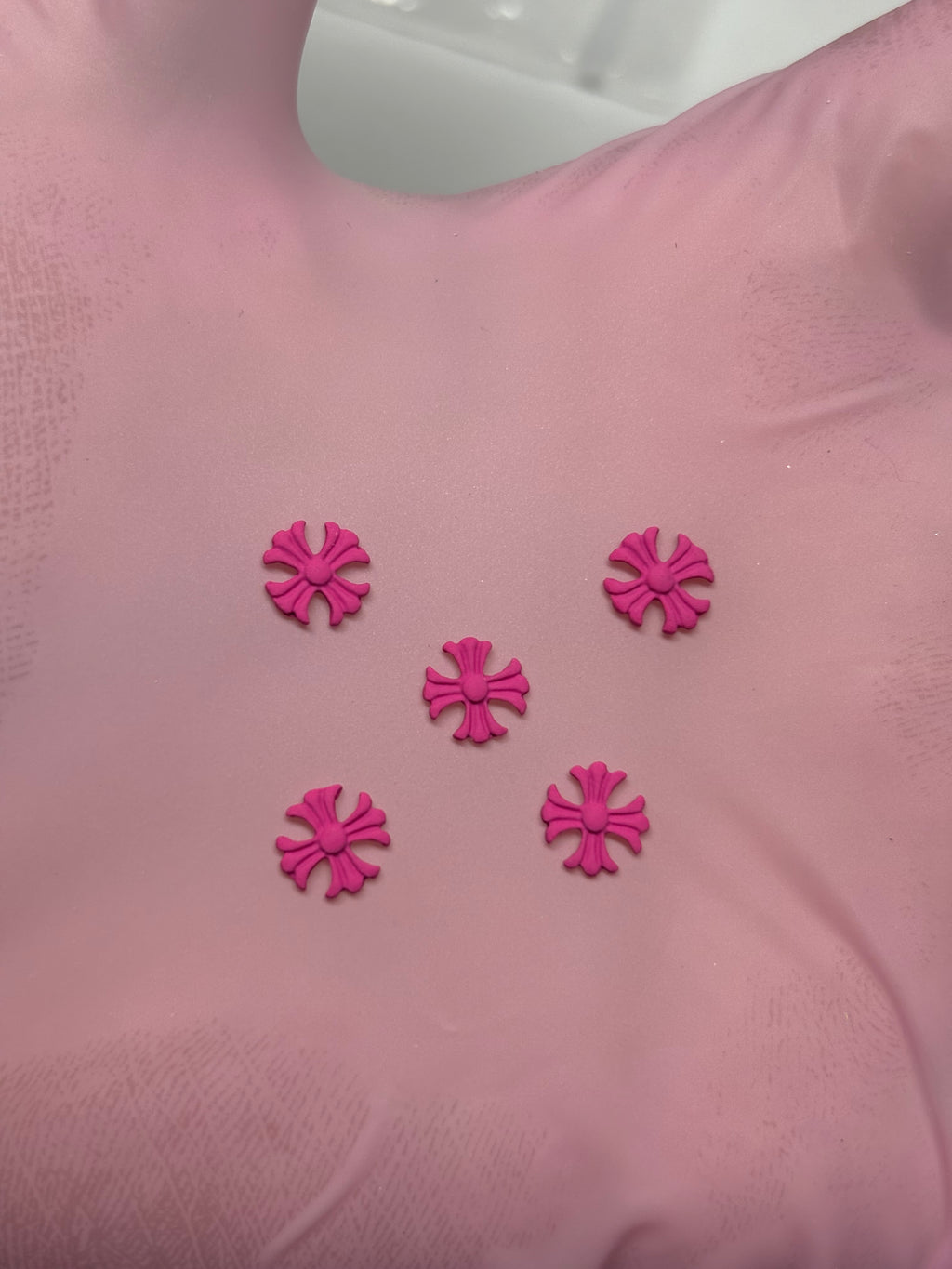Hot pink chrome heart charms (5pc)