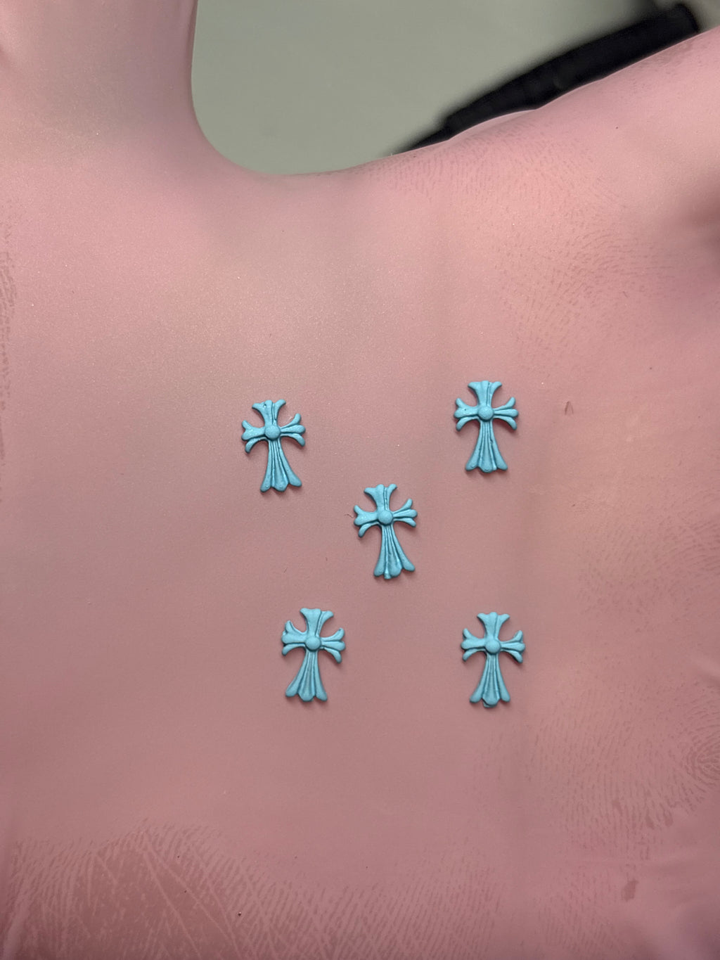 Blue chrome heart charms (5pc)