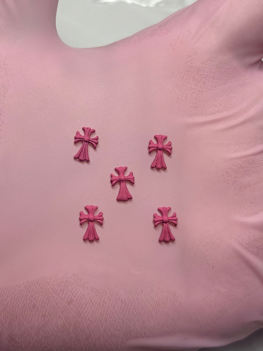 Hot pink chrome heart charms (5pc)